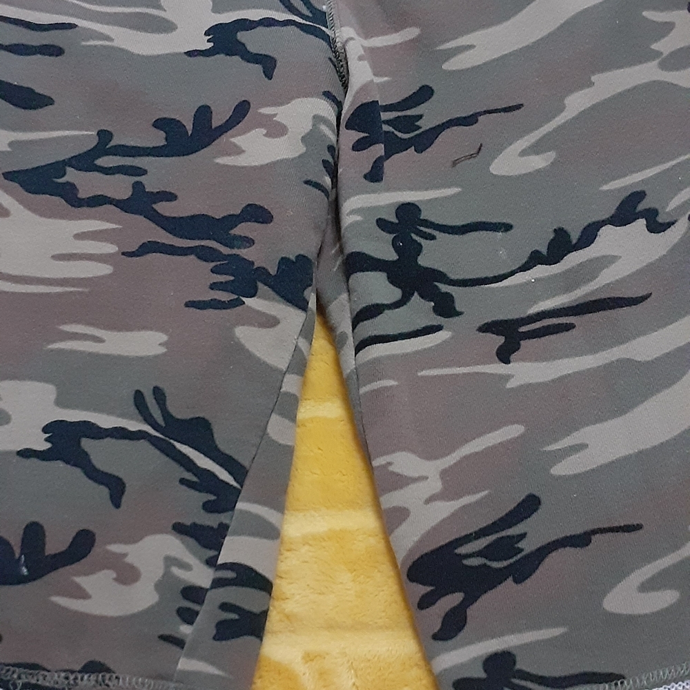 HIATUS, Short Side M, spandex, branched olive green, very comfortable.